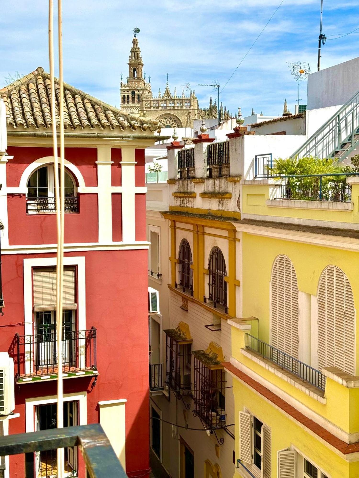 Luxury Cathedral Views In Sevilla Bagian luar foto